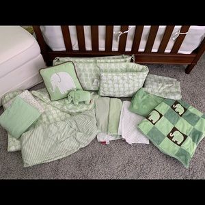Amy Coe Nursery bedding - 14 pieces
